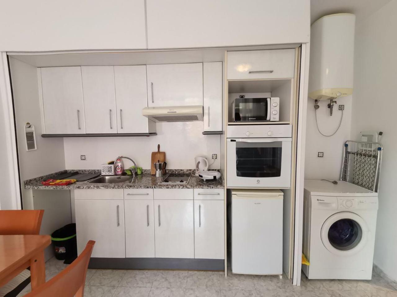 Apartamento+parking +piscina A 250mts Playa Fenals Apartamento *