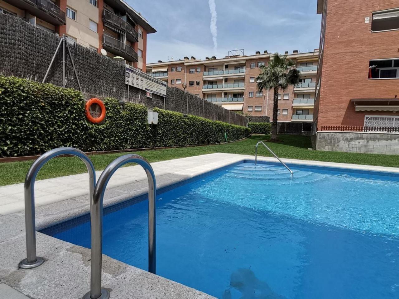 Apartamento+parking +piscina A 250mts Playa Fenals Apartamento