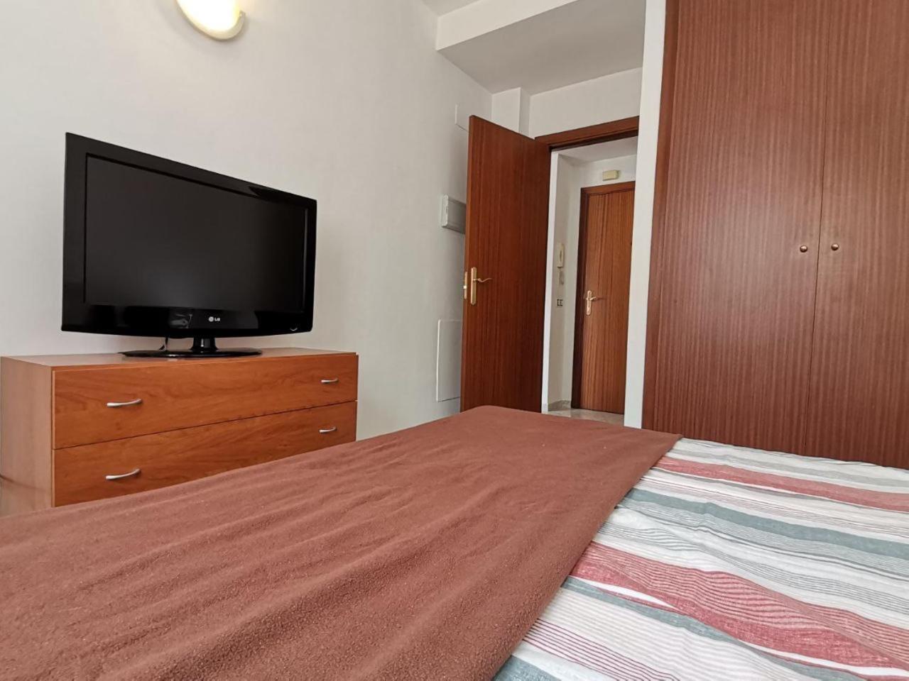 Apartamento+parking +piscina A 250mts Playa Fenals Apartamento