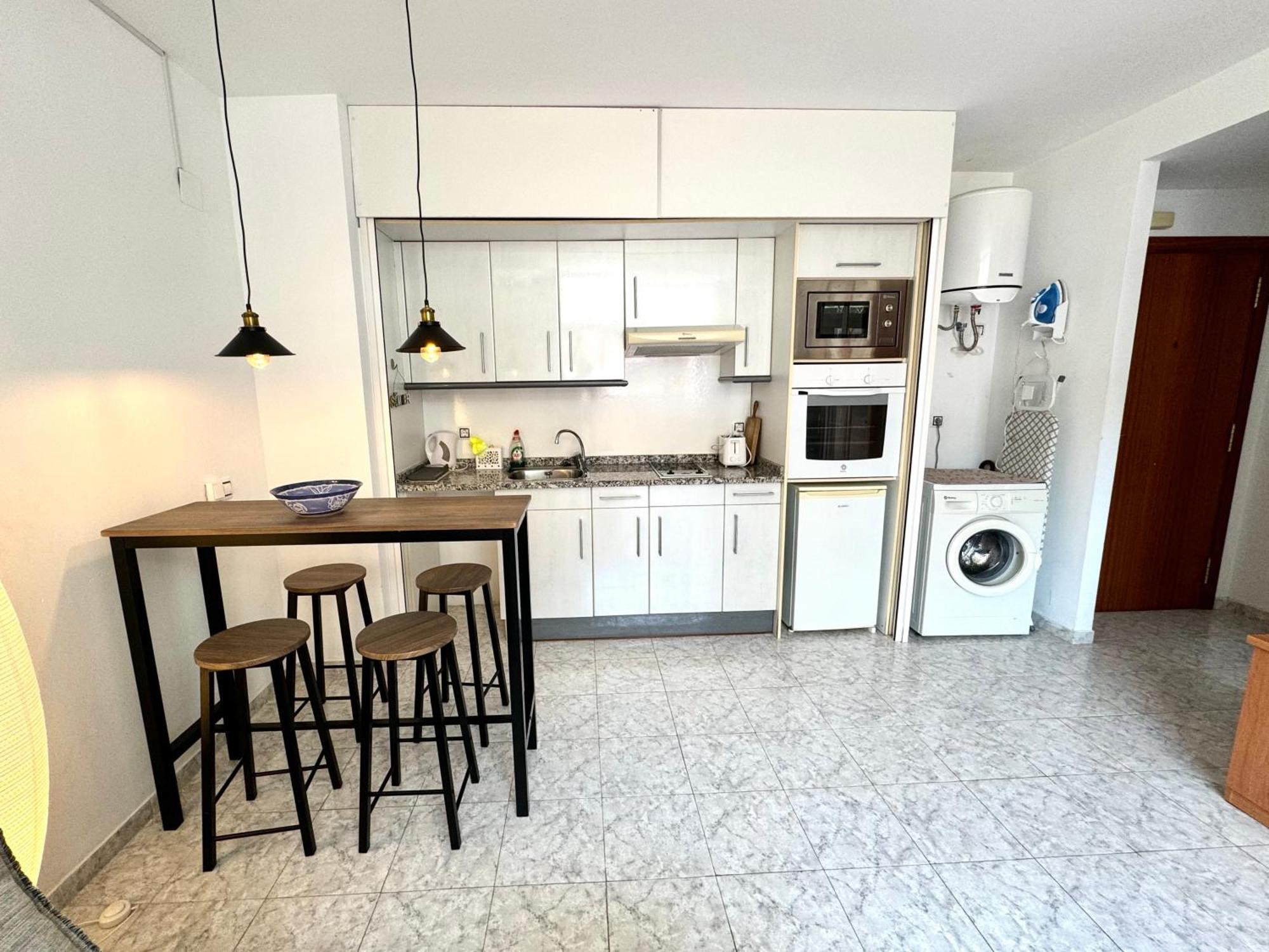 Apartamento+parking +piscina A 250mts Playa Fenals Apartamento